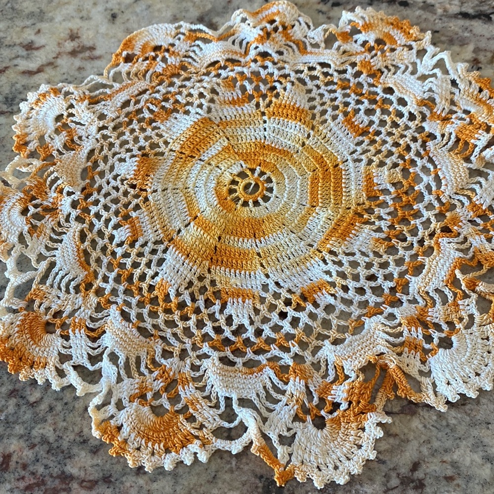 Vintage crochet doily variegated oranges. Hand crocheted. - Picture 2 of 4